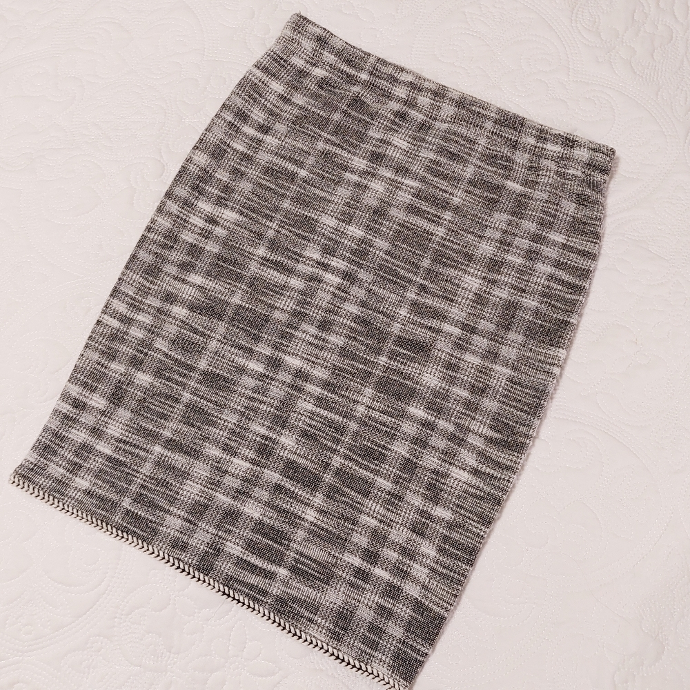 °•Woven black + white skirt•°